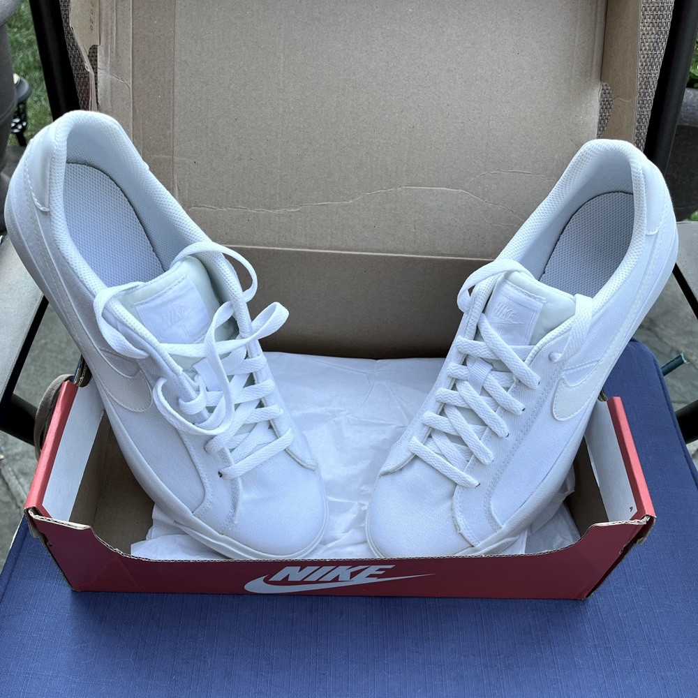 Nike Court Royale AC CNV (NWT)